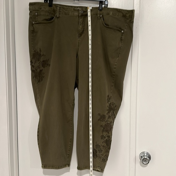 Torrid 26 Plus Olive Green Jeans - Picture 3 of 8